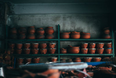 Row of tomatoes in kitchen