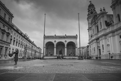 Odeons-place munich, bnw