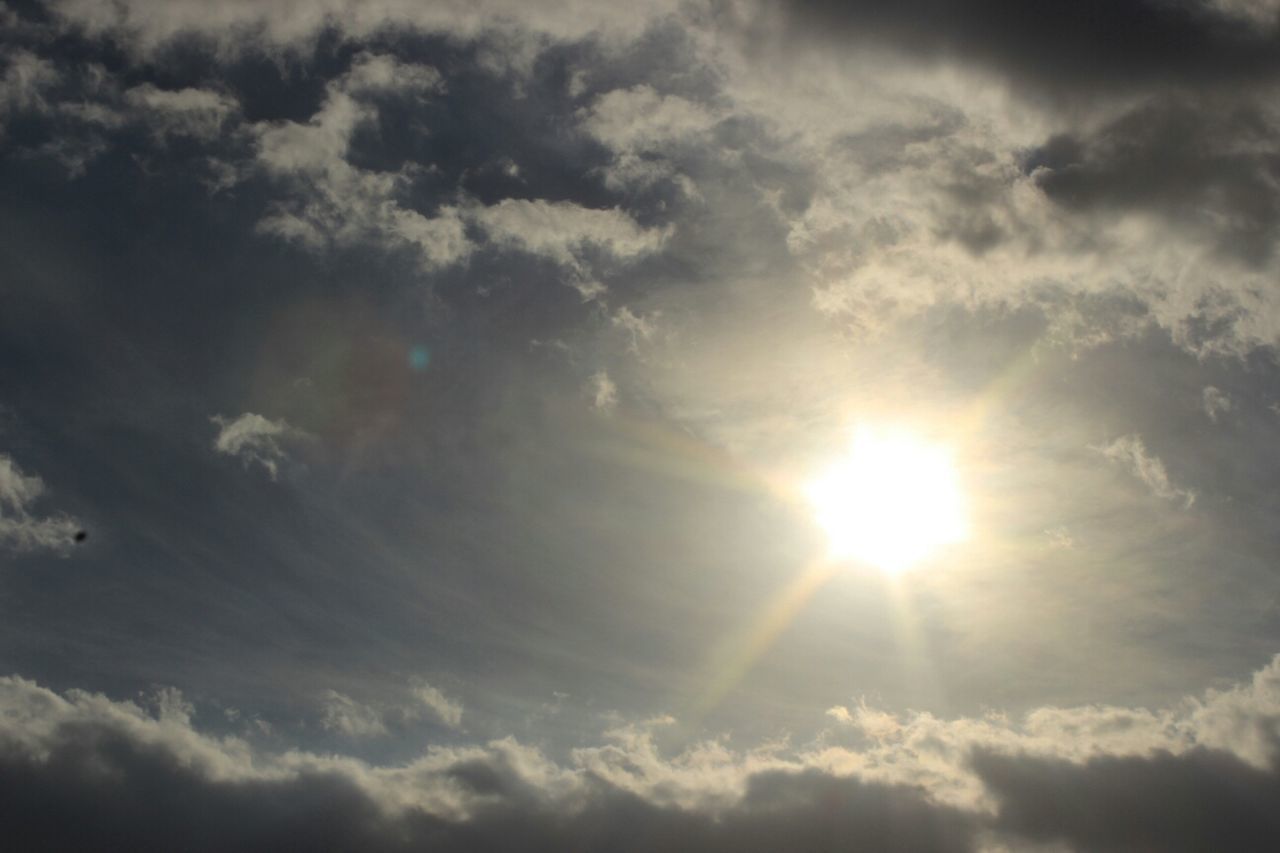 sun, sky, cloud - sky, low angle view, beauty in nature, sunbeam, scenics, tranquility, tranquil scene, cloudy, nature, sunlight, sunset, cloud, sky only, cloudscape, idyllic, lens flare, outdoors, weather