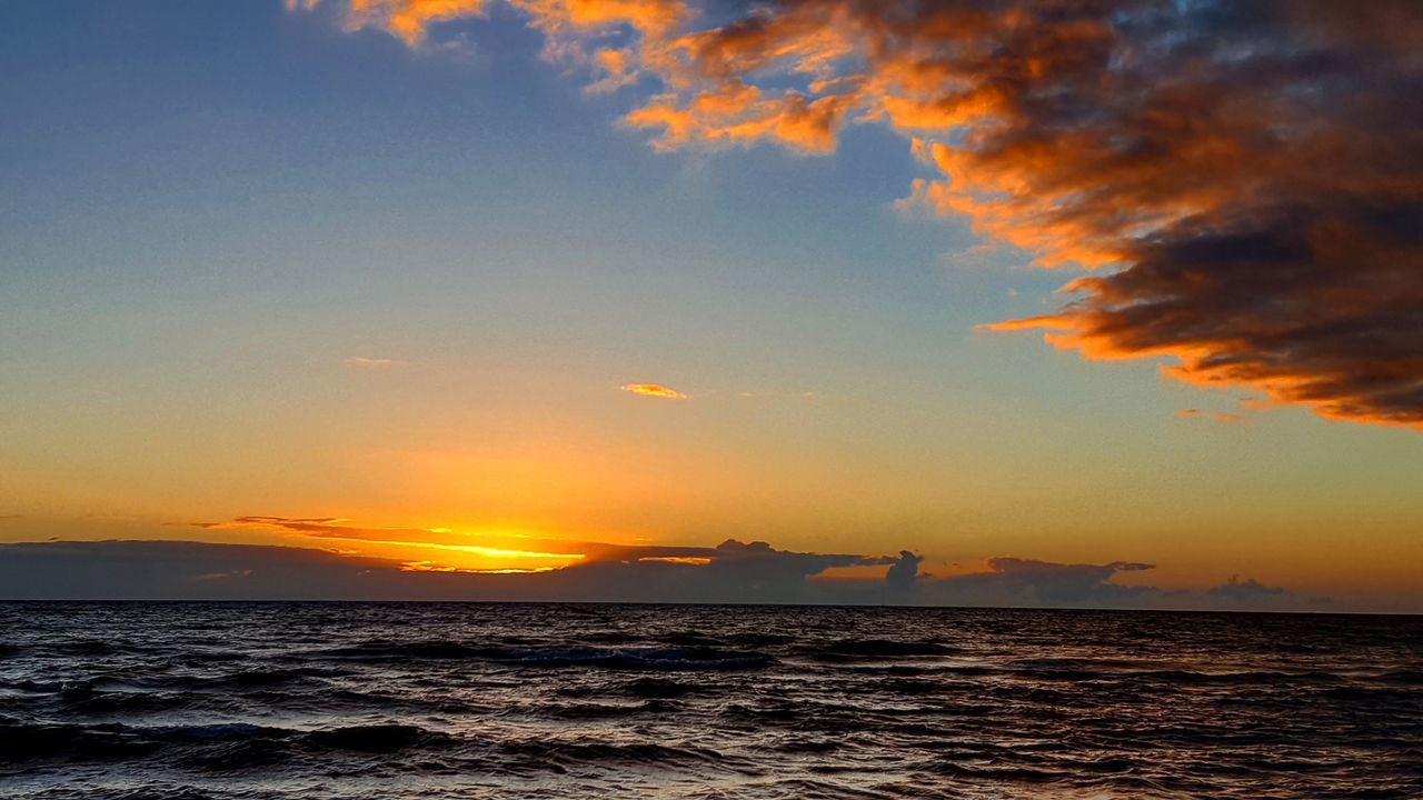 sunset, sea, beauty in nature, orange color, scenics, water, sky, nature, tranquil scene, no people, tranquility, horizon over water, outdoors, silhouette, sun, wave, day