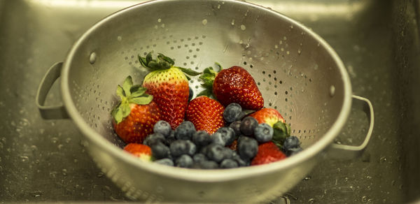 Close-up of cherries in bowl