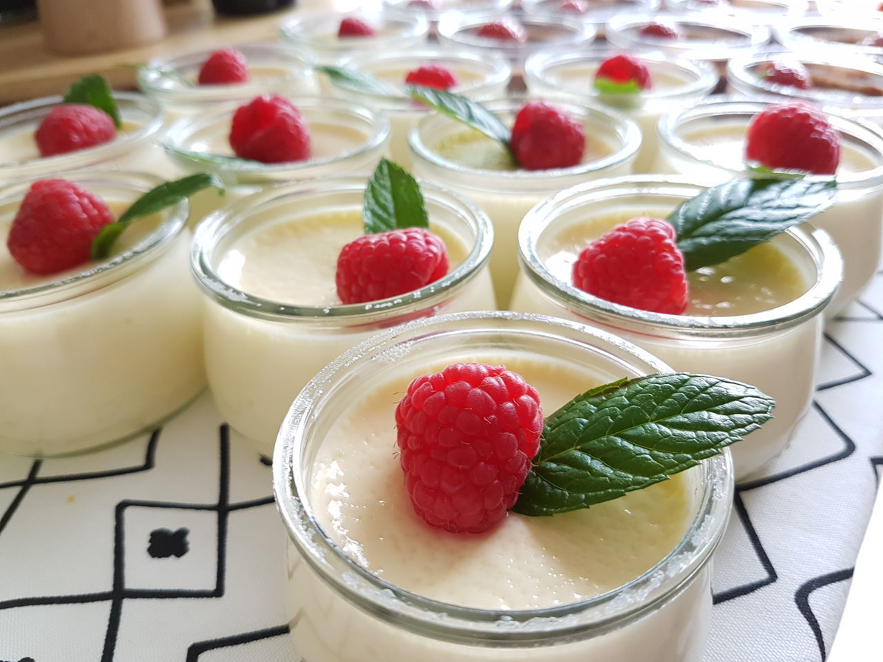 HIGH ANGLE VIEW OF DESSERT IN PLATE