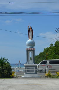 Statue of building against sky