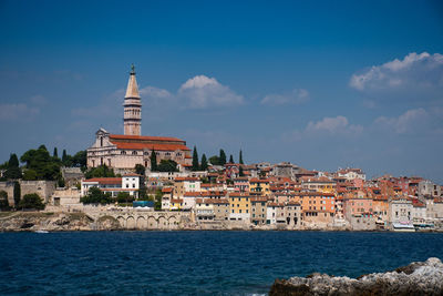 Building by sea against sky in city