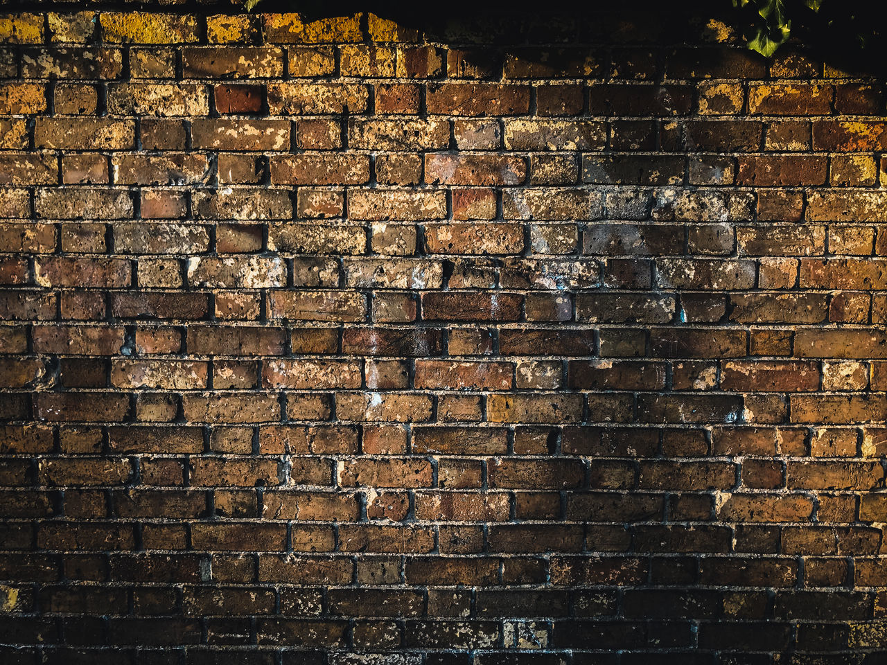 FULL FRAME OF BRICK WALL