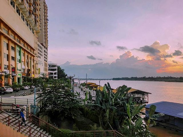 sky, cloud - sky, water, building exterior, built structure, architecture, sunset, sea, nature, beauty in nature, plant, cloudy, house, horizon over water, scenics, growth, cloud, tranquility, tranquil scene, tree