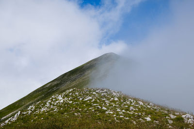 Scenic view of mountain against sky in montemonaco, marche italy 