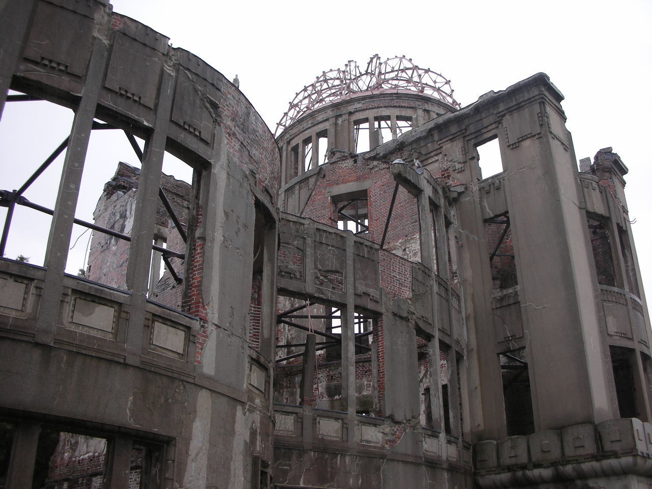 LOW ANGLE VIEW OF DAMAGED BUILDING AGAINST SKY