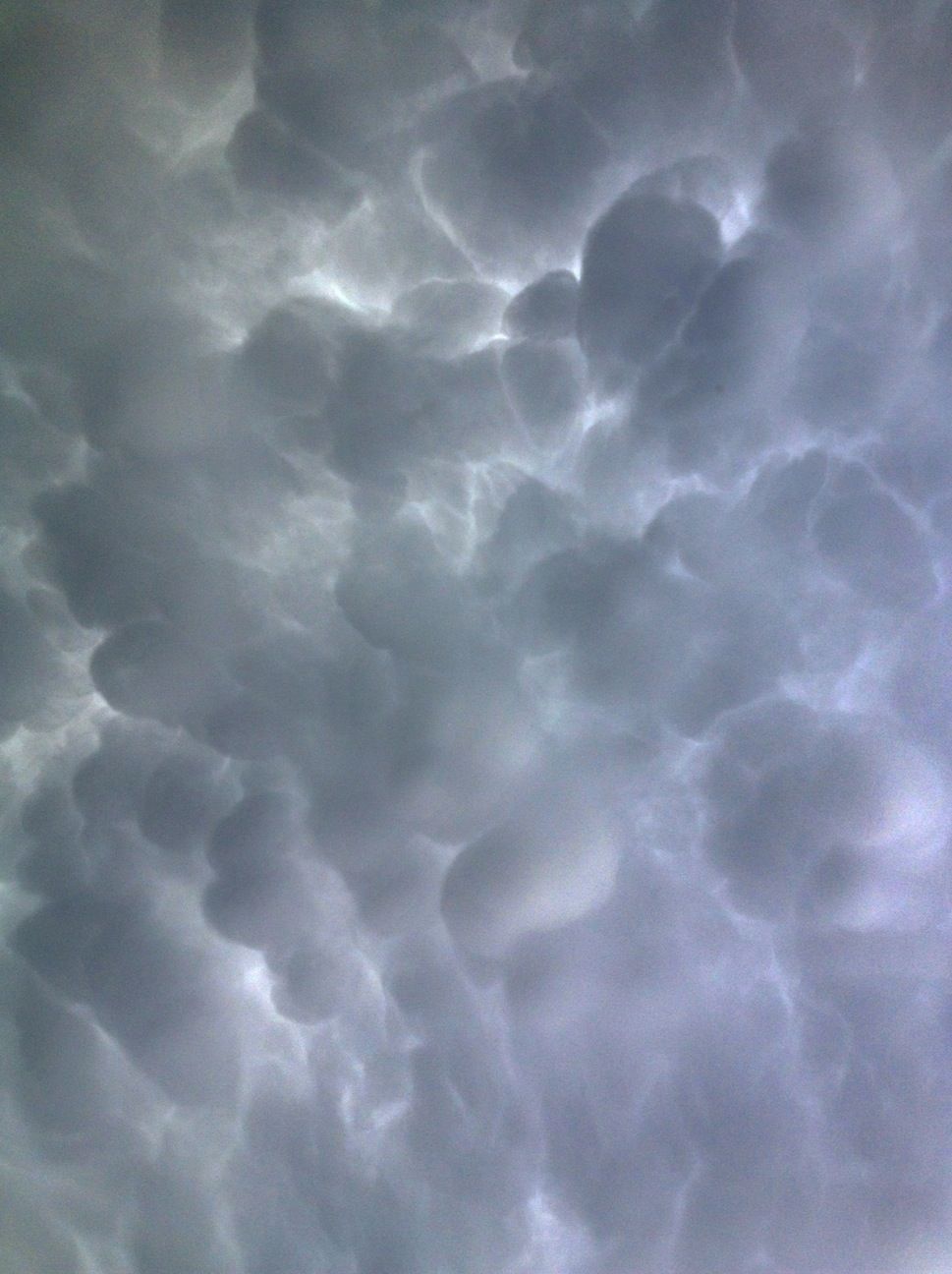 Mammatus clouds