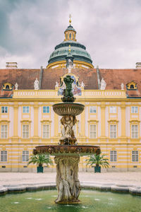 Statue of fountain in front of building