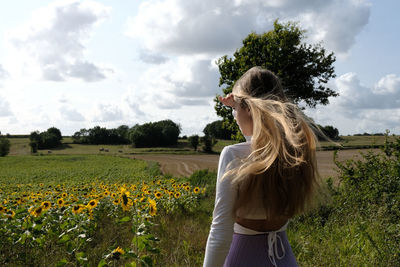 Full length of woman standing on field