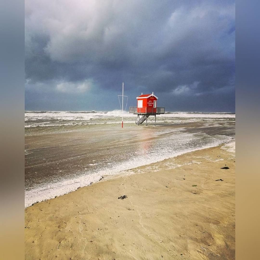 LIFEGUARD HUT ON BEACH