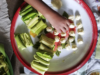 The process of making timphan, a typical acehnese cake.