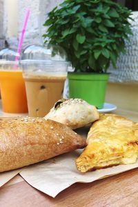 Close-up of baked food with drinks on table