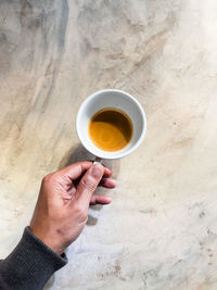 Midsection of man holding coffee cup