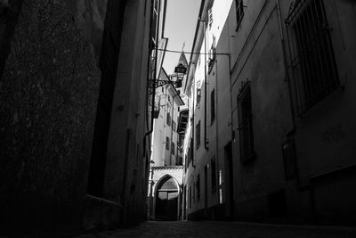 Narrow alley amidst buildings in city