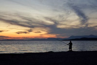 Silhouette of tourists on beach