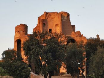 Old ruin building against sky