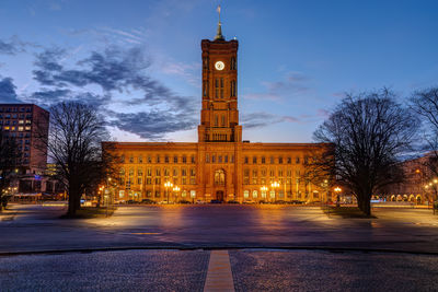 The famous rotes rathaus, the town hall of berlin, at night