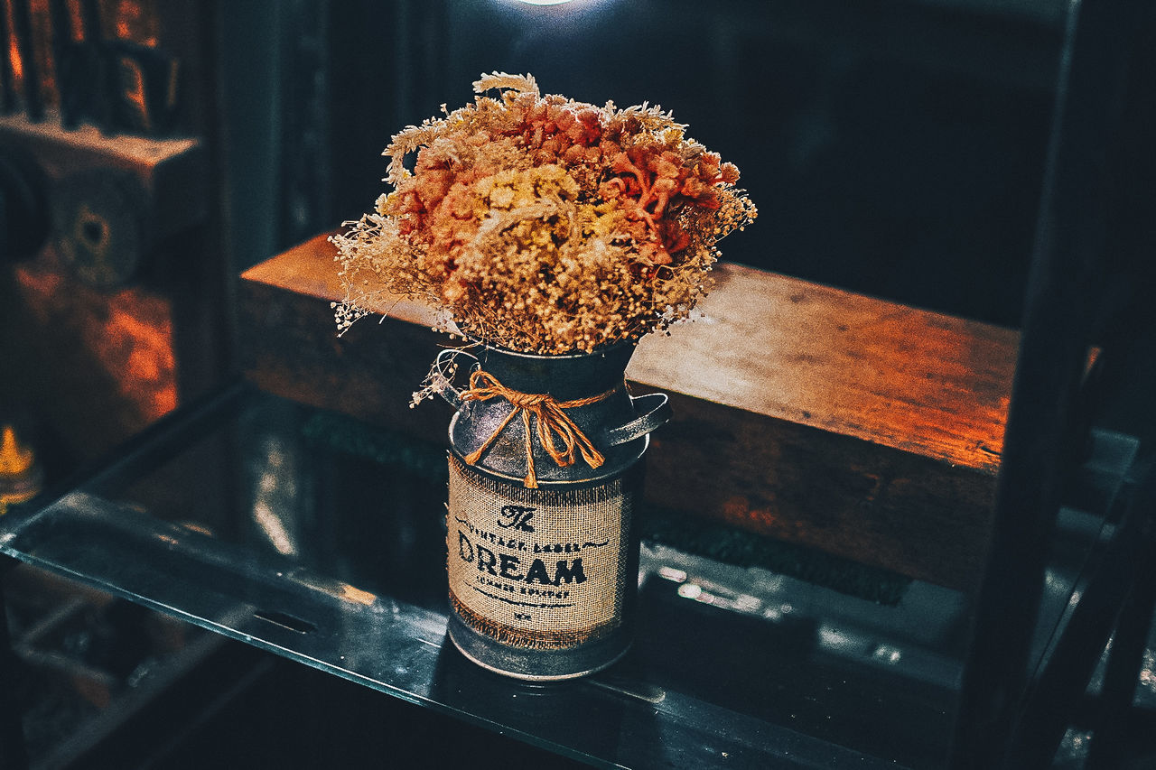 CLOSE-UP OF BREAD IN GLASS CONTAINER