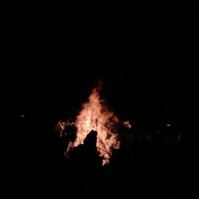 night, burning, flame, heat - temperature, fire - natural phenomenon, dark, bonfire, illuminated, copy space, glowing, fire, heat, silhouette, campfire, light - natural phenomenon, firewood, outdoors, smoke - physical structure, danger, low angle view