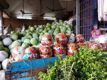 Statues for sale in market