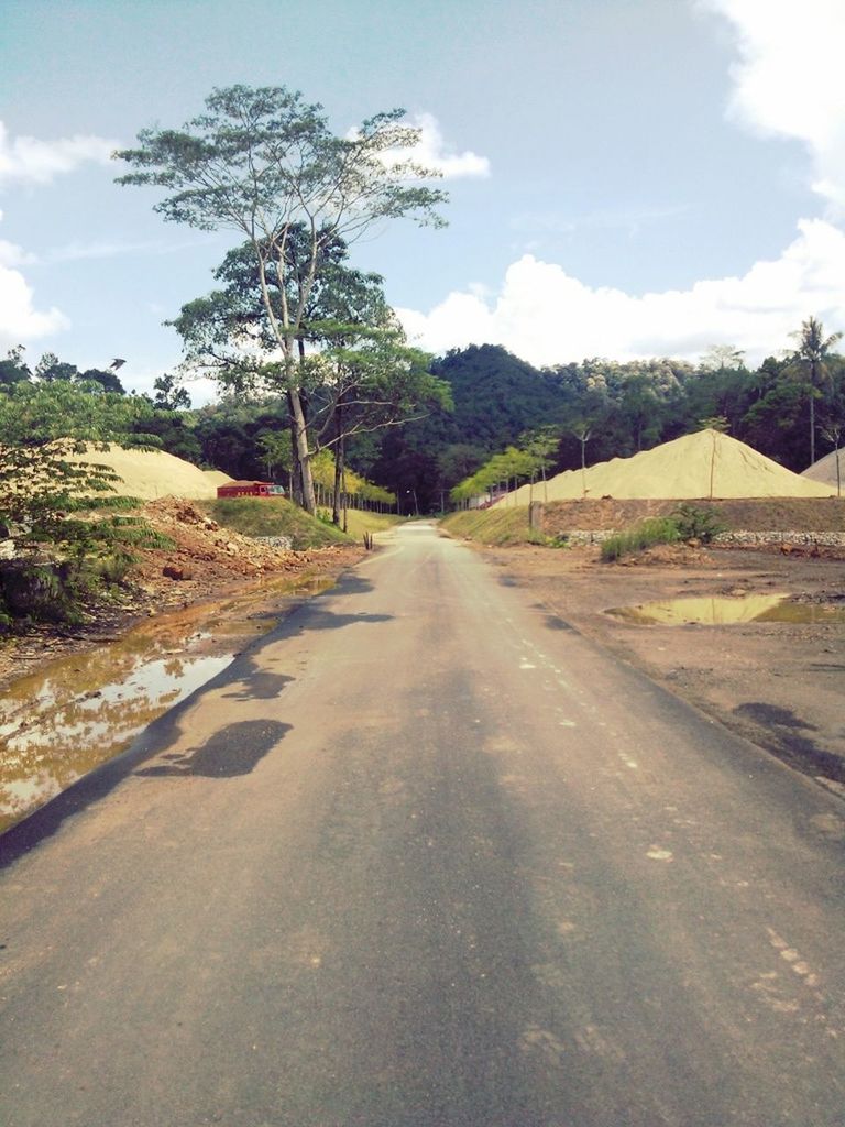 the way forward, road, sky, diminishing perspective, tree, transportation, vanishing point, country road, mountain, tranquility, tranquil scene, landscape, cloud - sky, empty road, nature, cloud, empty, scenics, dirt road, beauty in nature