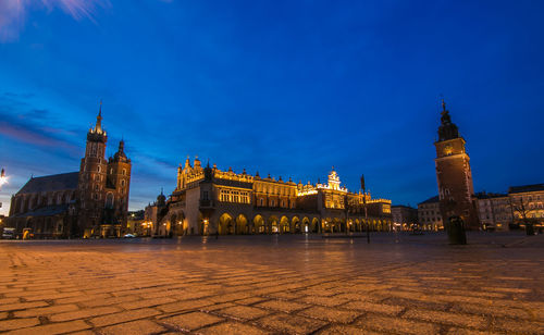 Beautiful view of medieval market square of krakow before the sunrise in poland