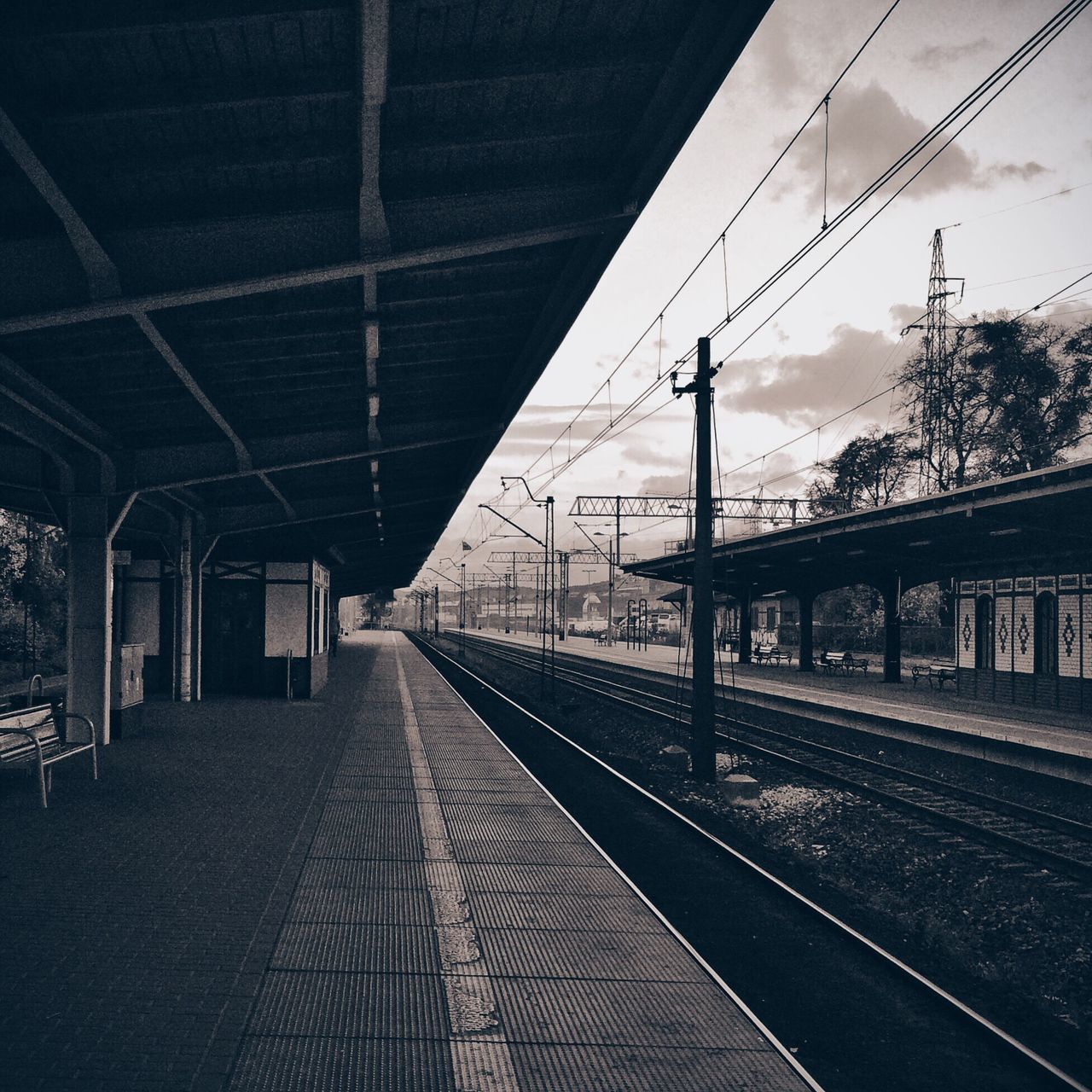 railroad track, rail transportation, transportation, railroad station, railroad station platform, the way forward, built structure, architecture, public transportation, diminishing perspective, empty, indoors, vanishing point, sky, train - vehicle, illuminated, long, connection, absence, power line