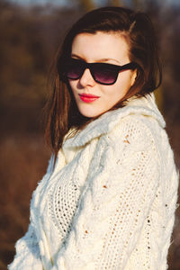 Portrait of woman in sunglasses