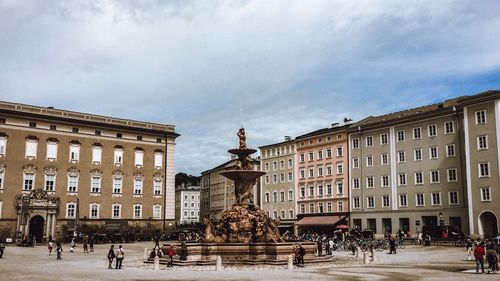 Wide shot of fountain