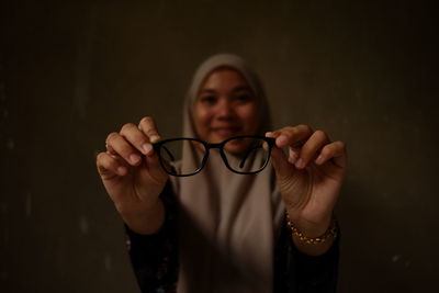 Close-up portrait of a smiling young woman