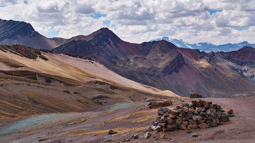 Rainbow mountain peru - montana winikunka 5036 m. the melting glaciers faded away in 2014.