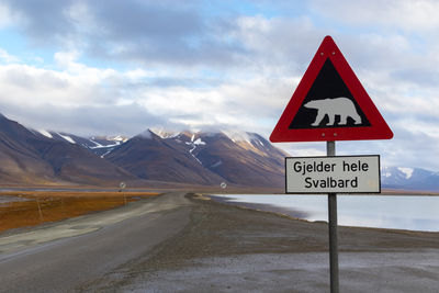 Polar bear warning sign in svalbard, longyearbyen town. scenic view of arctic wild nature.