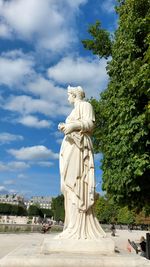Statue of angel against cloudy sky
