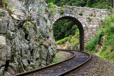 Arch bridge over railroad track