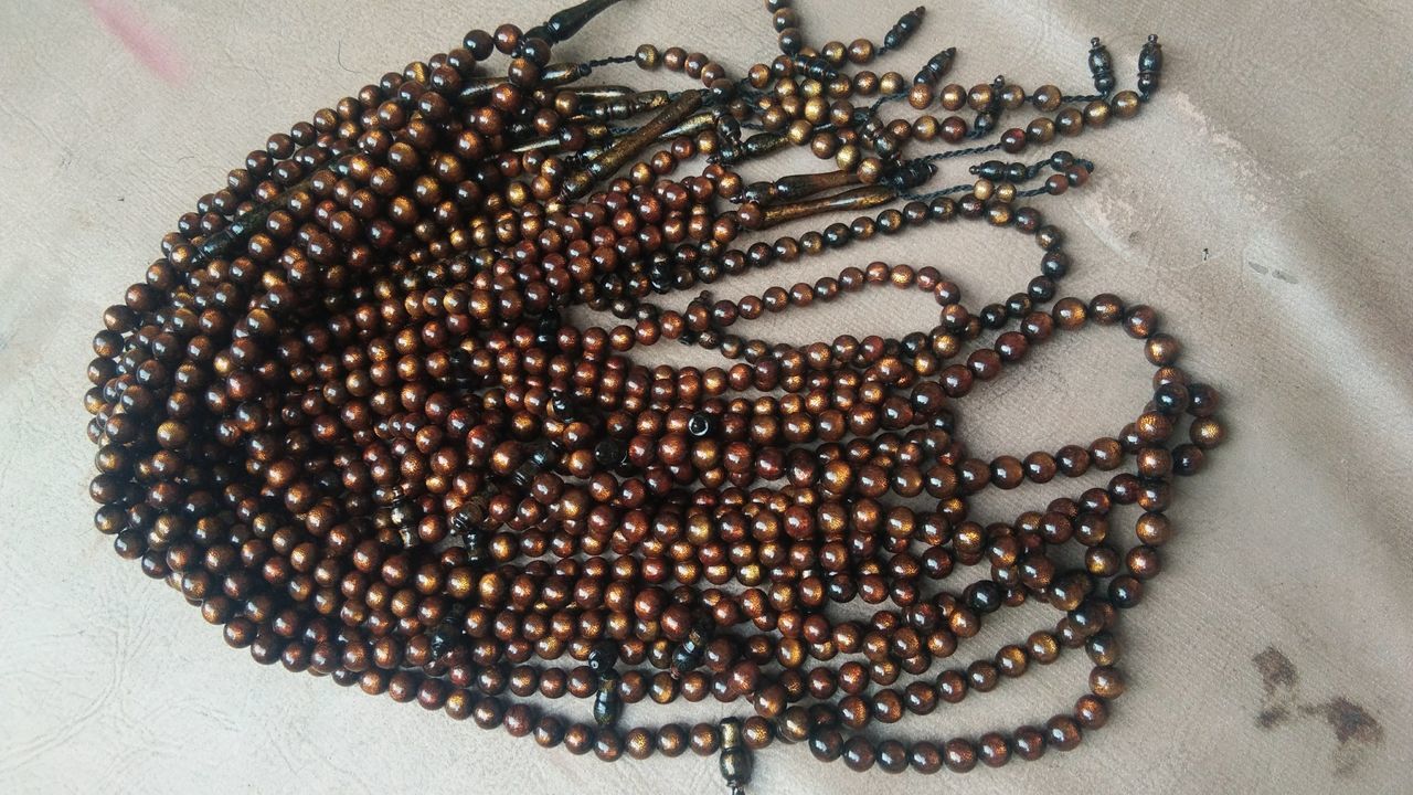 HIGH ANGLE VIEW OF SNAKE