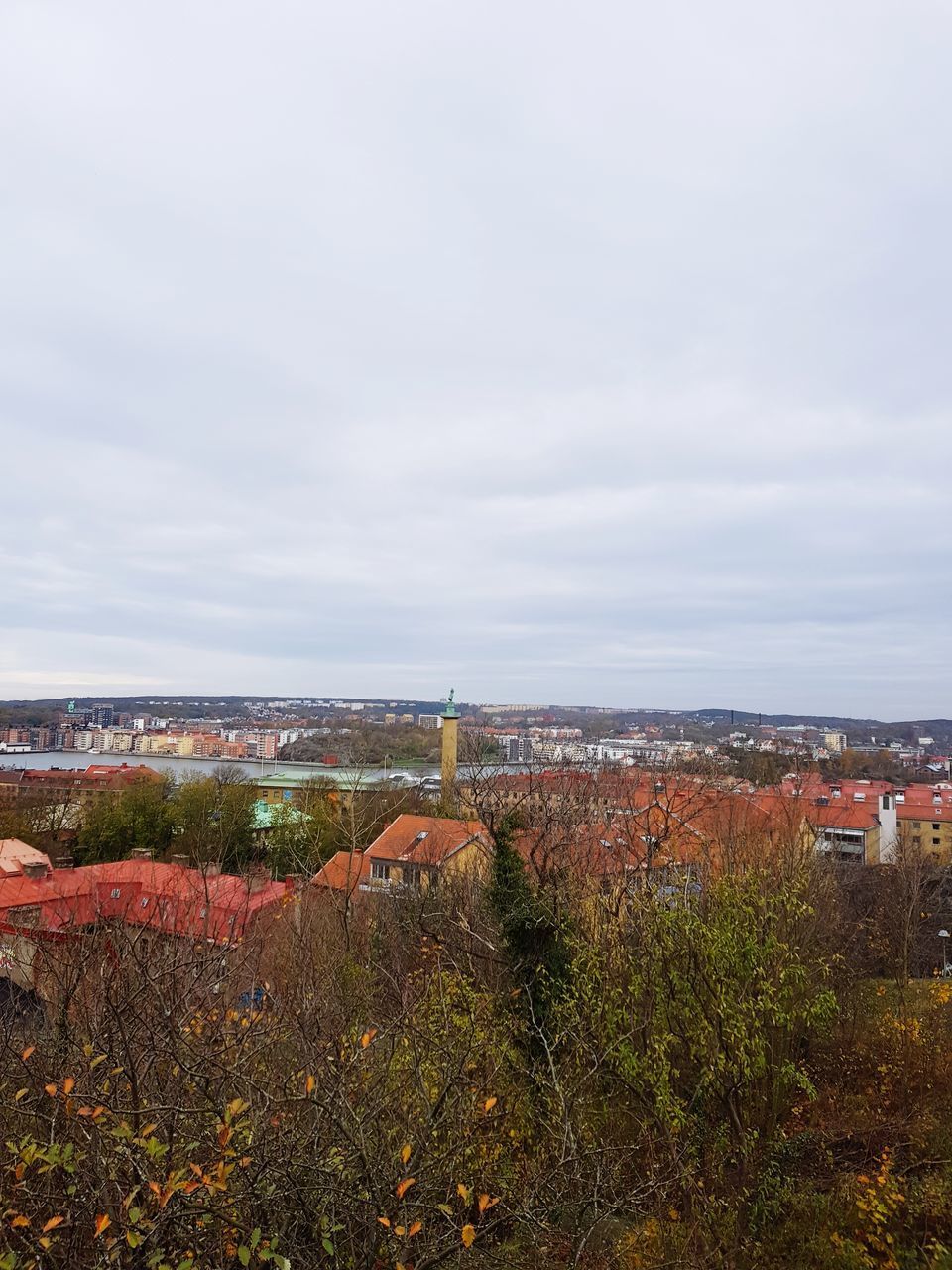 HIGH ANGLE VIEW OF TOWNSCAPE AGAINST SKY IN CITY