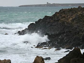 Waves splashing on rocks