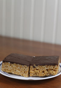 Close-up of chocolate cake in plate on table