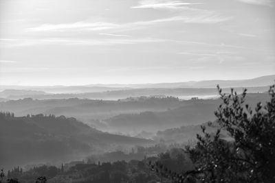 Mist shrouded countryside around san gimignano in tuscany.