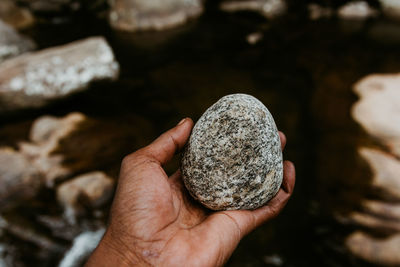 Close-up of hand holding rock