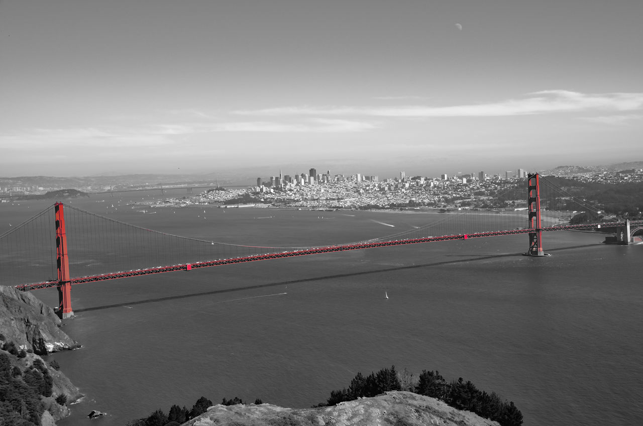 SUSPENSION BRIDGE IN CITY