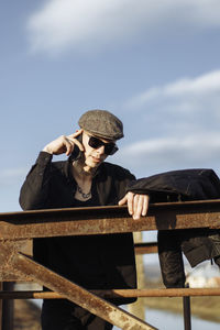 Young man speaking on smartphone, wearing sunglasses.