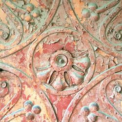 Close-up view of pattern on stone wall