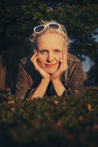 Portrait of a smiling mid adult woman with hands on chin