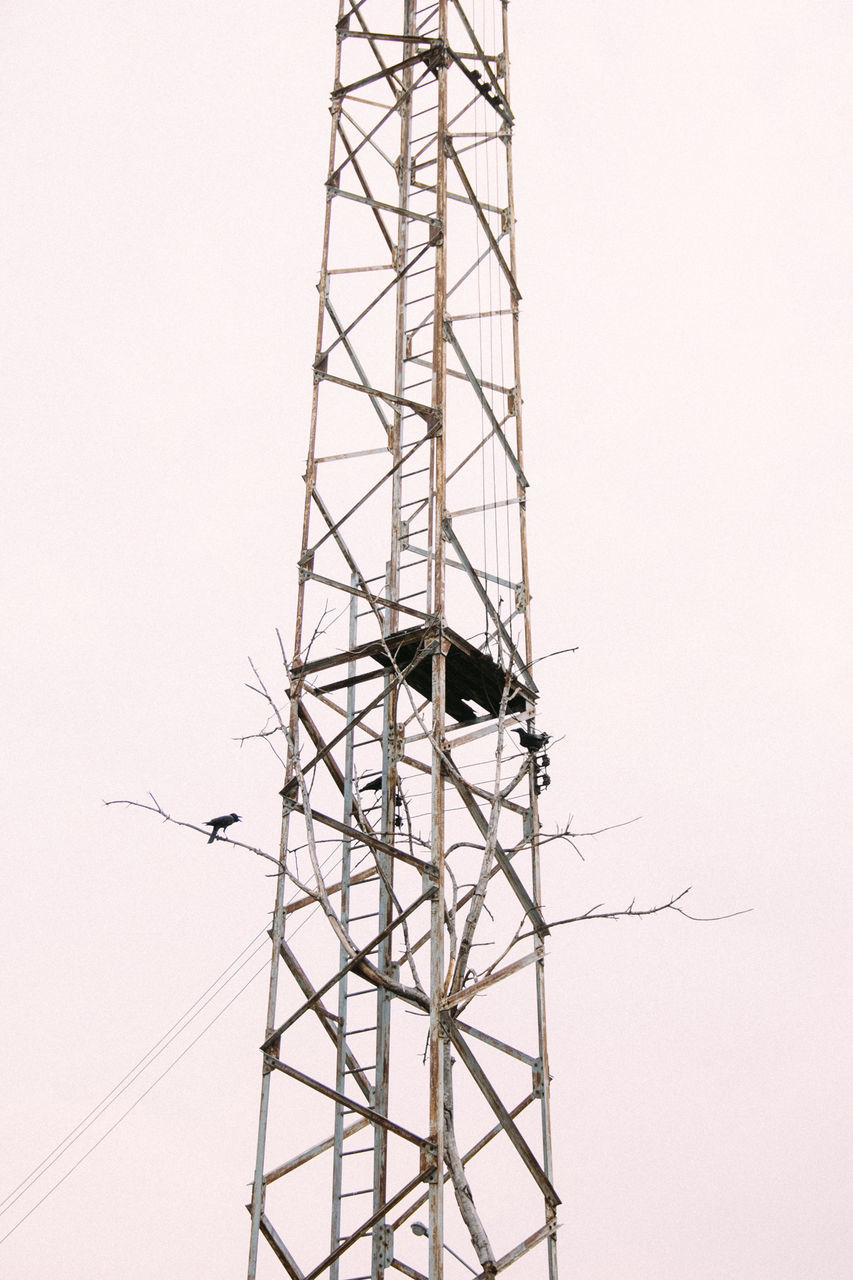 LOW ANGLE VIEW OF ELECTRICITY PYLONS AGAINST CLEAR SKY