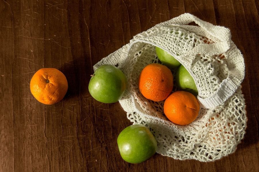 DIRECTLY ABOVE SHOT OF FRUITS IN PLATE ON TABLE