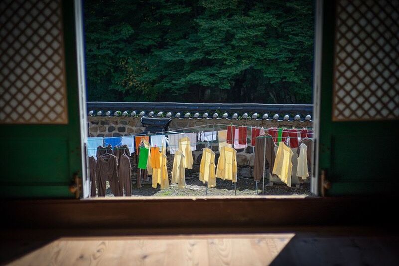 window, hanging, architecture, multi colored, variation, day, laundry, colorful, large group of objects, no people