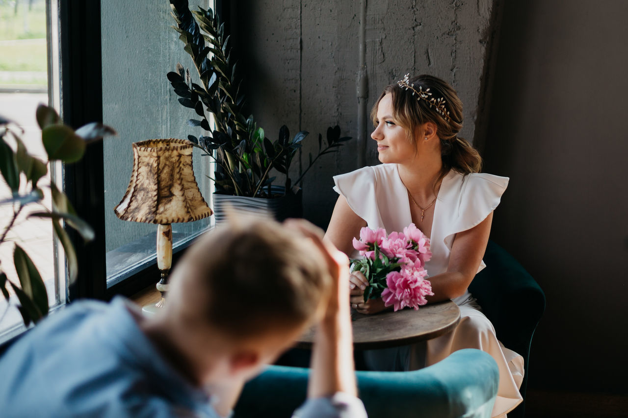 COUPLE HOLDING FLOWER BOUQUET